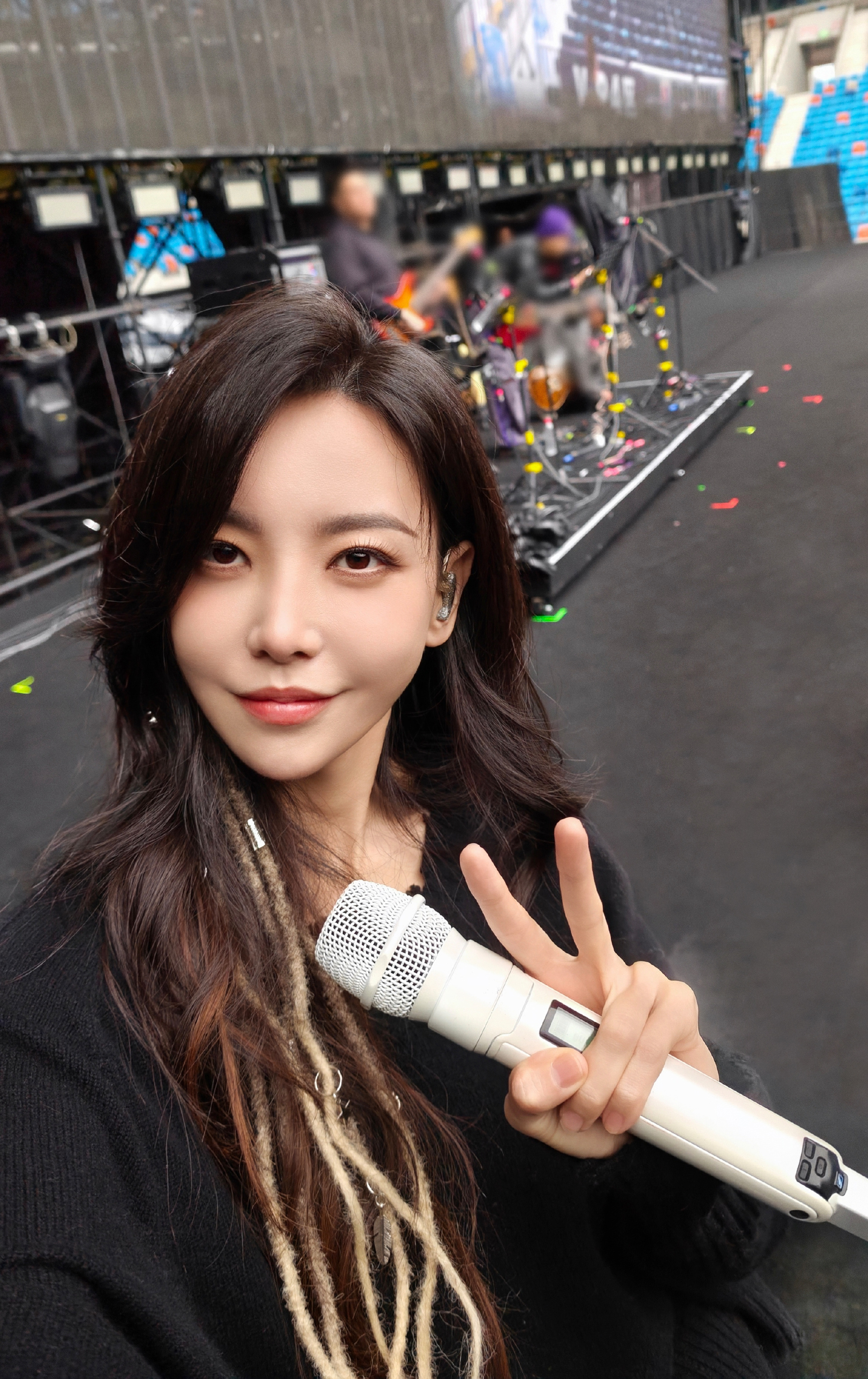 歌手于文文贵州演出晕倒 紧急送医引全网担忧